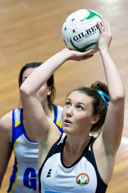 Melissa Tallent: the Sutherland goalshooter was on song early in the match. Photos: SMP Images.